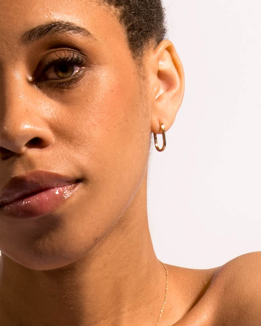 CLEMENTINA - Huggies en oro 14k - Dinur Estudio de Joyería