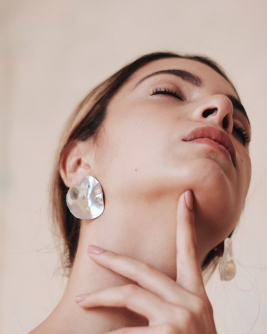 Pétalo Perdido - Aretes en plata .925 - Dinur Estudio de Joyería